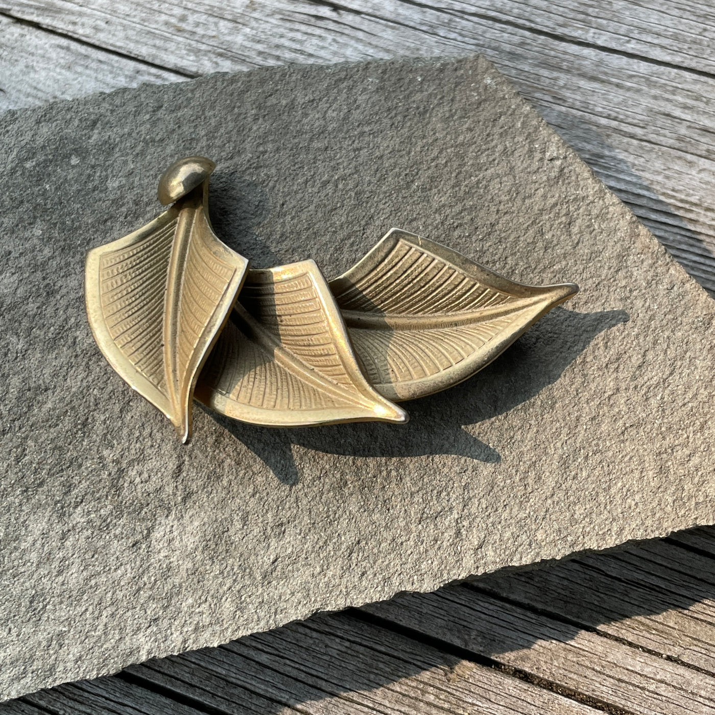 3 Leaf Contemporary Modern Retro Style Pin 2.5"