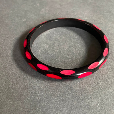 2.5/8" D Black Cut Away Carved Red Ovals Bangle Bracelet Vintage