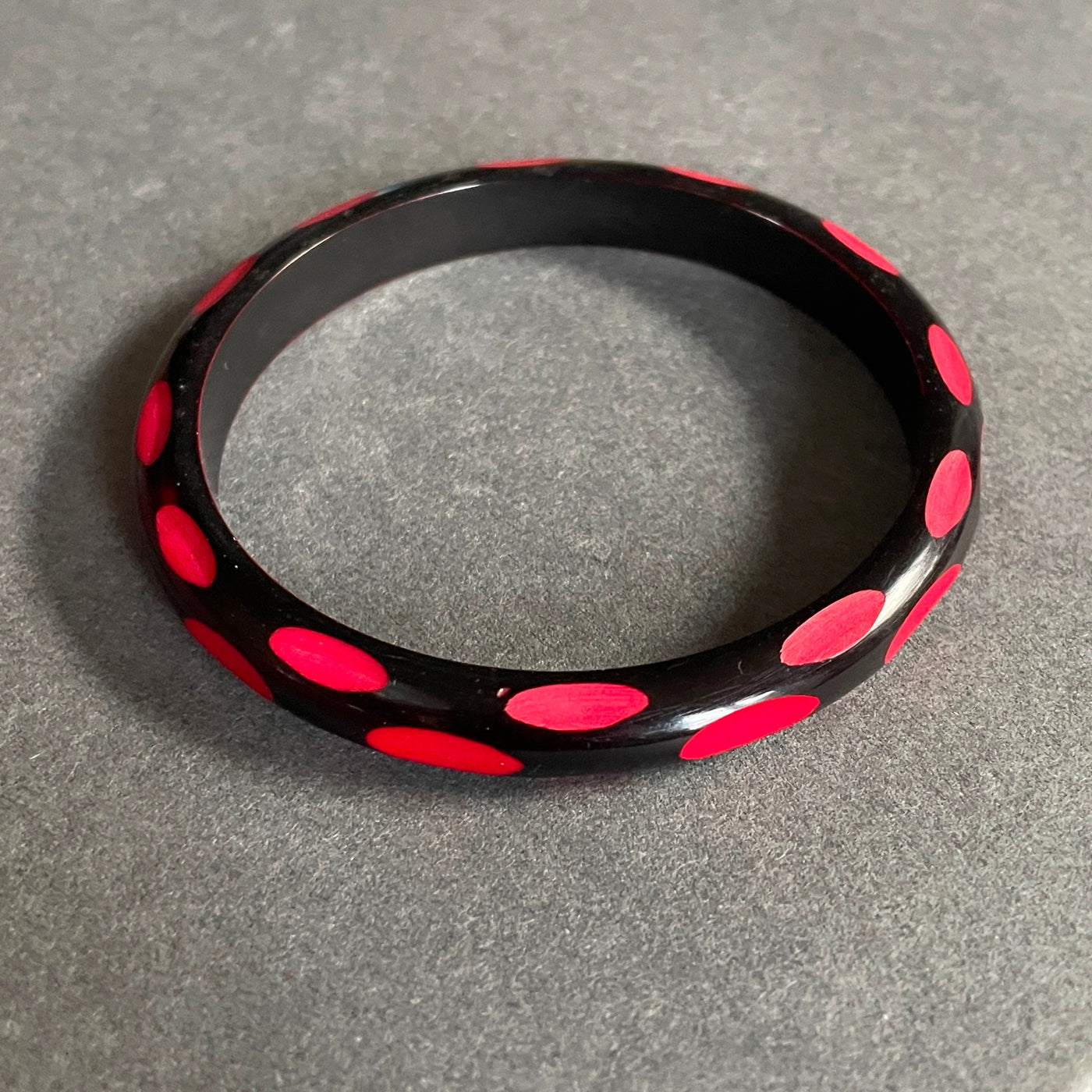 2.5/8" D Black Cut Away Carved Red Ovals Bangle Bracelet Vintage
