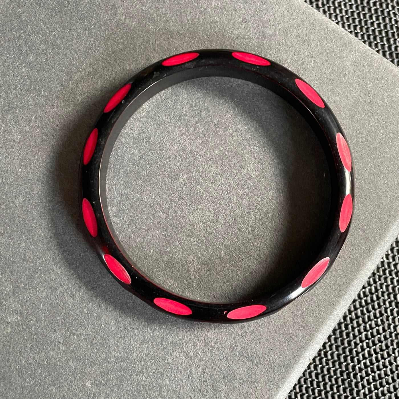 2.5/8" D Black Cut Away Carved Red Ovals Bangle Bracelet Vintage