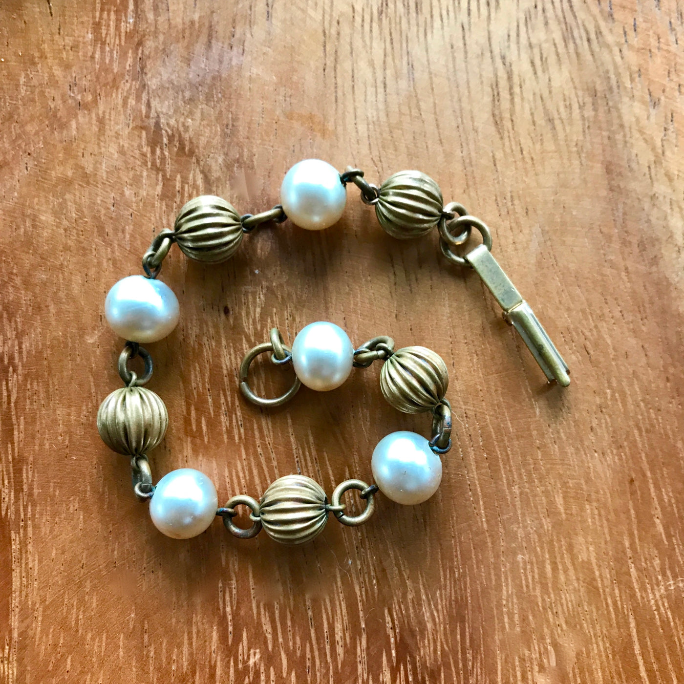 7" Vintage 1950s Costume Bracelet 10 Pearl & Bronze Beads Simple Sweet