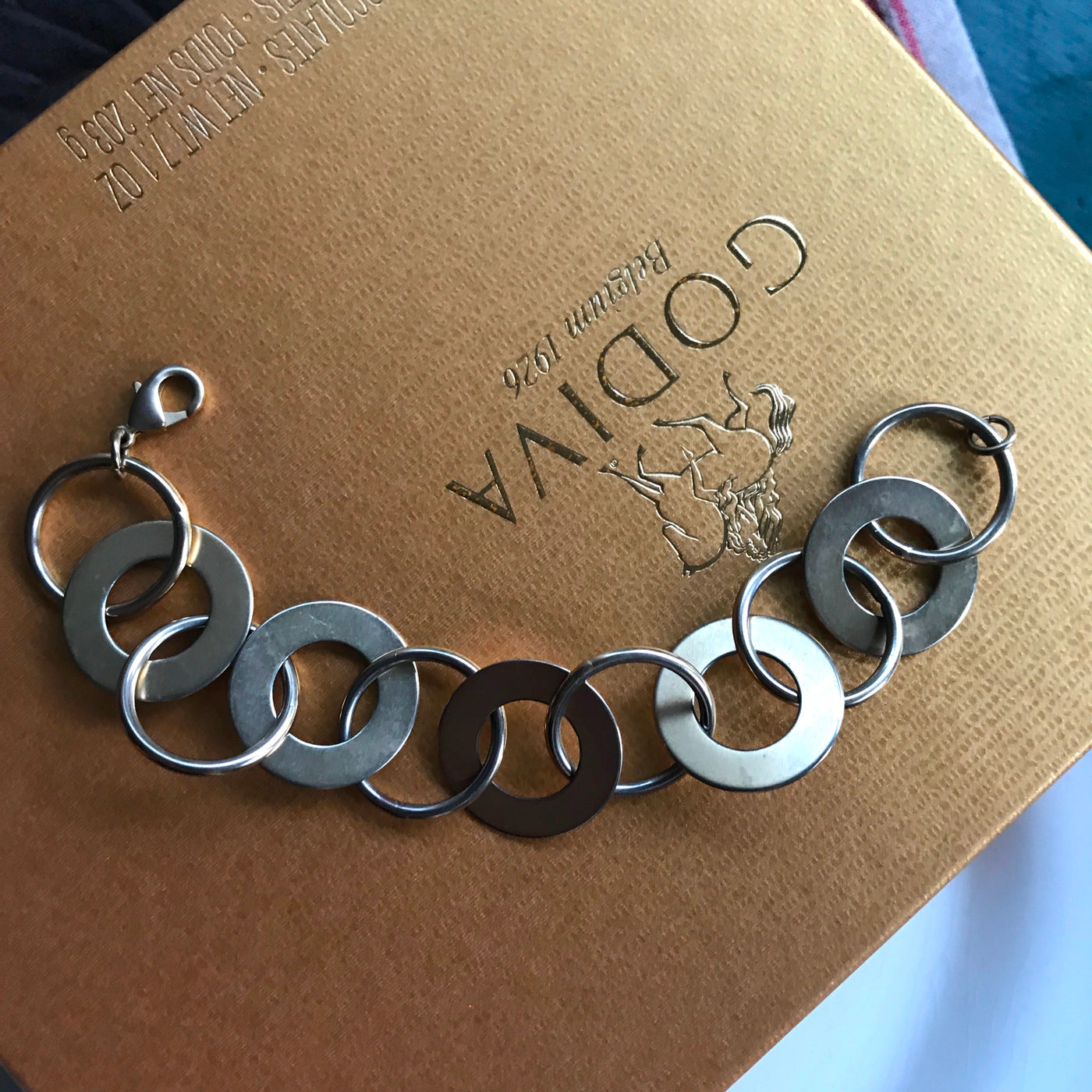 7.5" Vintage Brushed Gold Tone Pop Circle Bracelet Modernist Style