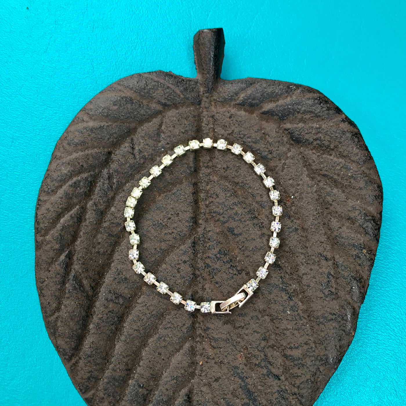 7.5" Vintage Single Strand 30 Gem Rhinestone Tennis Bracelet Flat Clasp