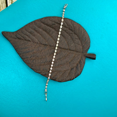 7.5" Vintage Single Strand 30 Gem Rhinestone Tennis Bracelet Flat Clasp