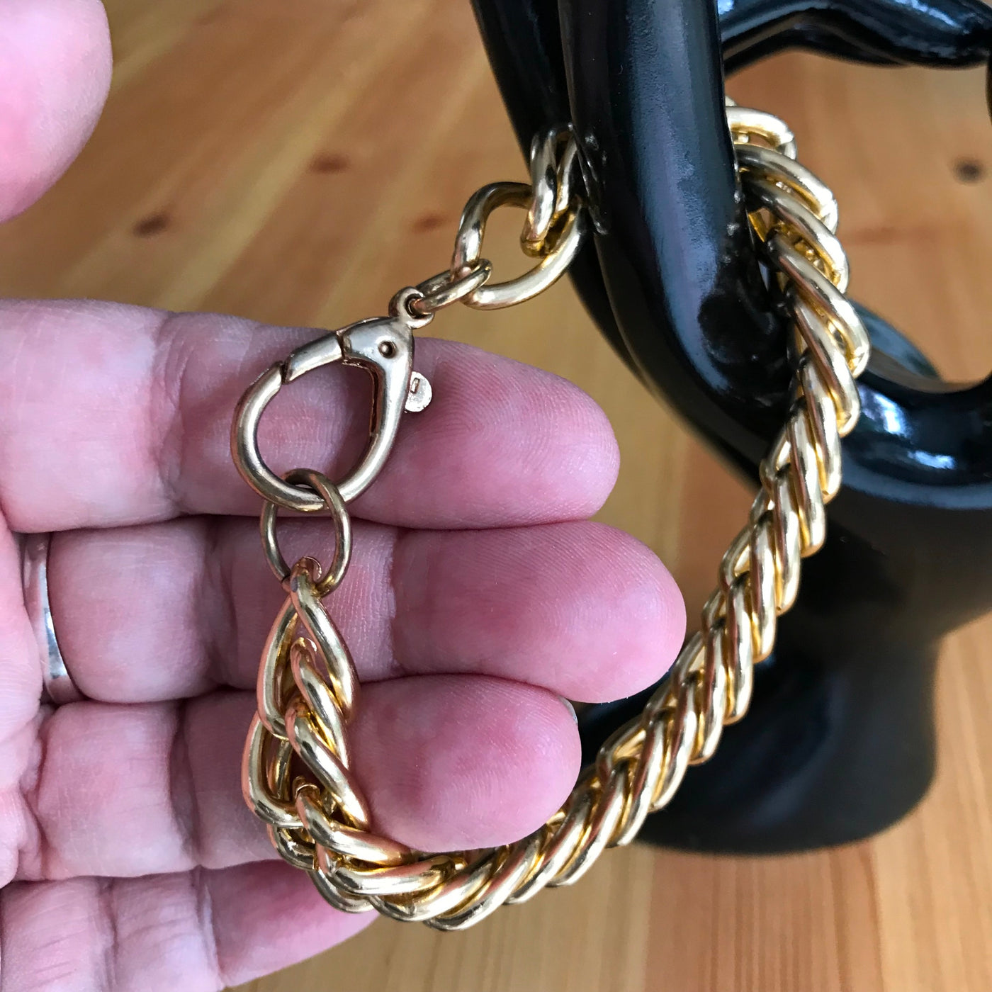 7" Light Weight Gold Metal Link Bracelet with Large Clasp 1/2" Links