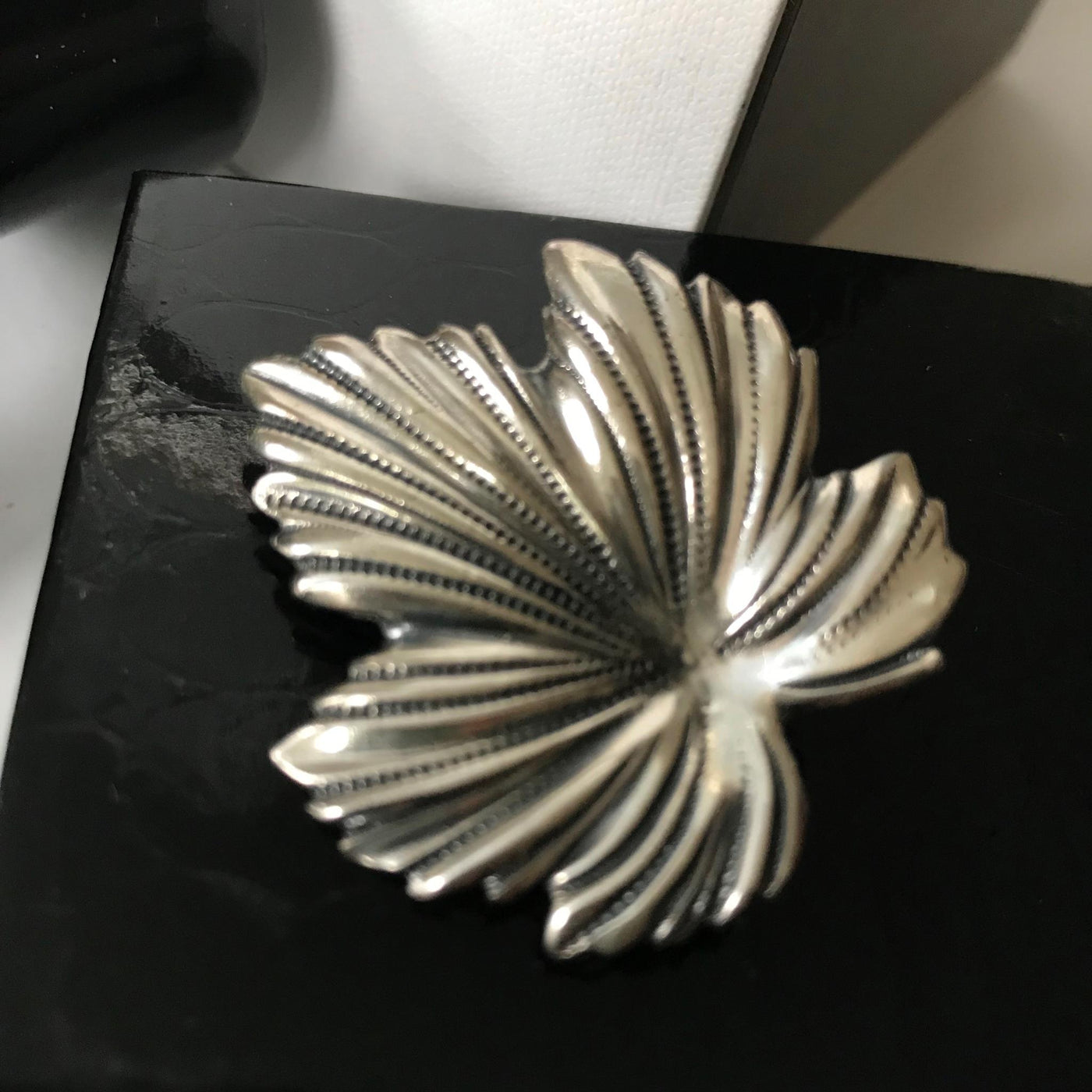 Vintage Sterling Leaf Sterling by Jewel Art 1.5" x 1.5" Modern Splayed Design