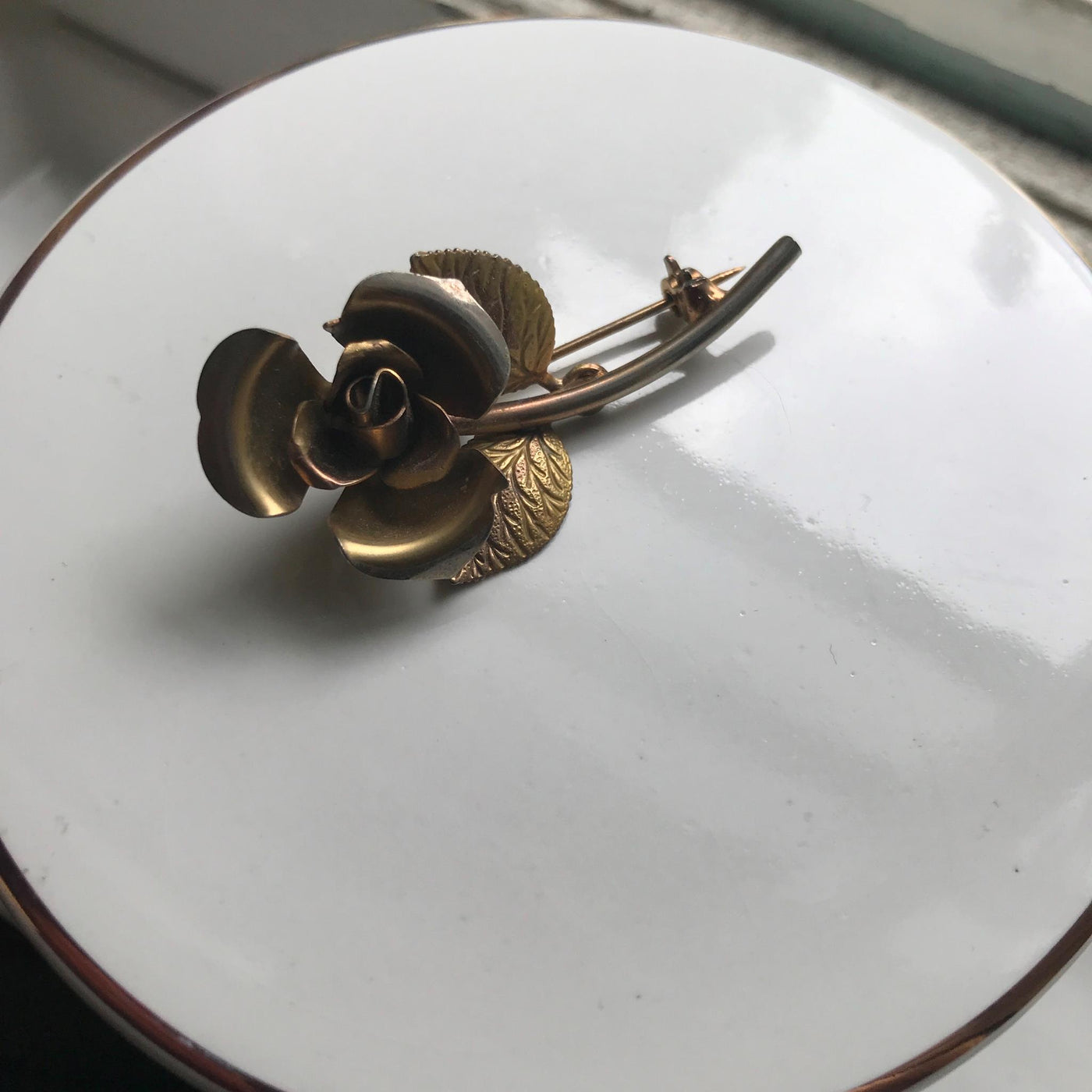 Vintage Retro 2" Gold Tone Metal Foil Rose w Stem & Leaves Flower Pin