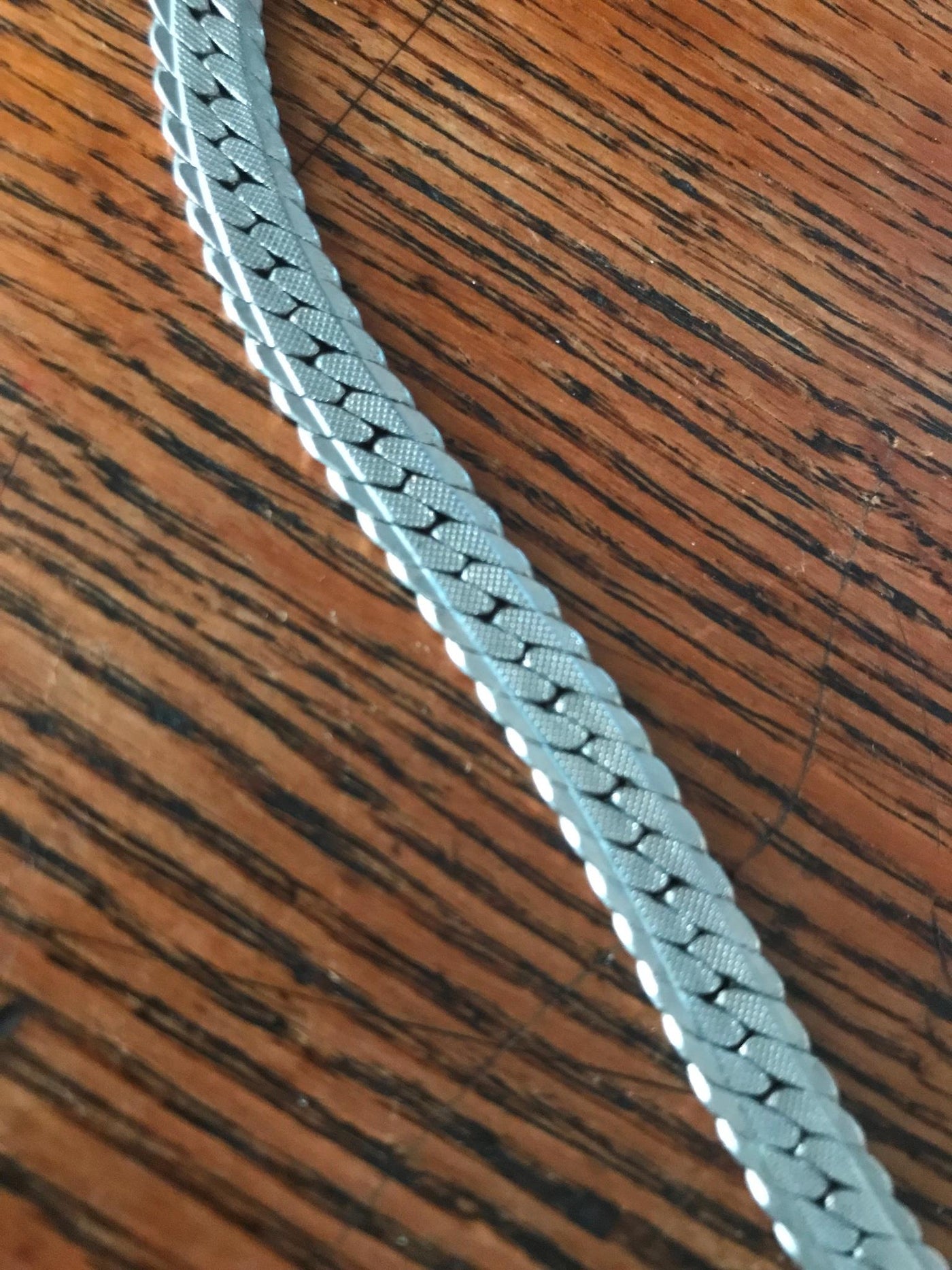 29" Vintage Textured  Silver Metal Herring Bone Link Flat Chain