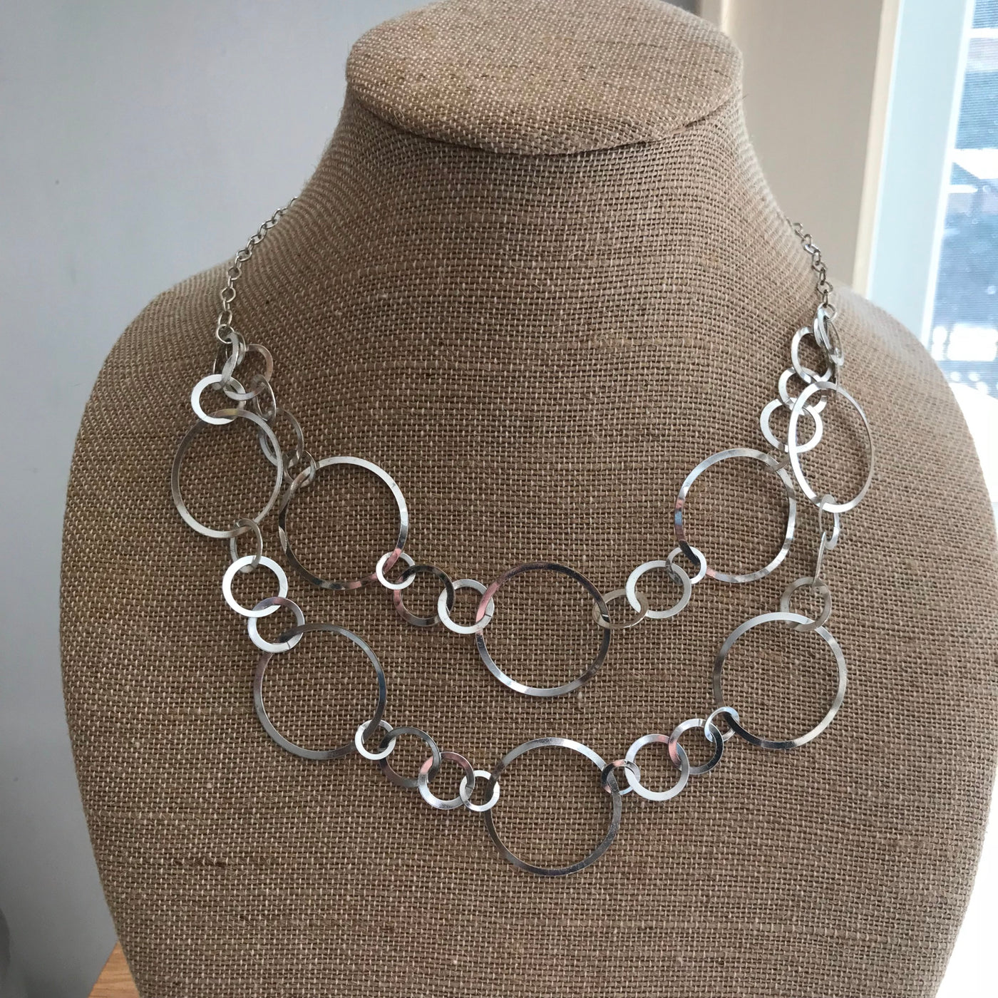 22" Modernist Circles Chain Silver Tone Necklace Lightweight Gangly BRIGHT